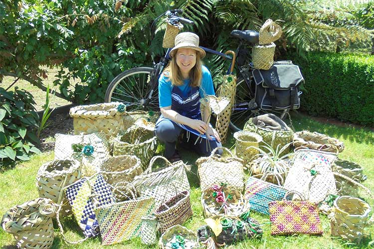 He puawai: Caroline Willis with kete